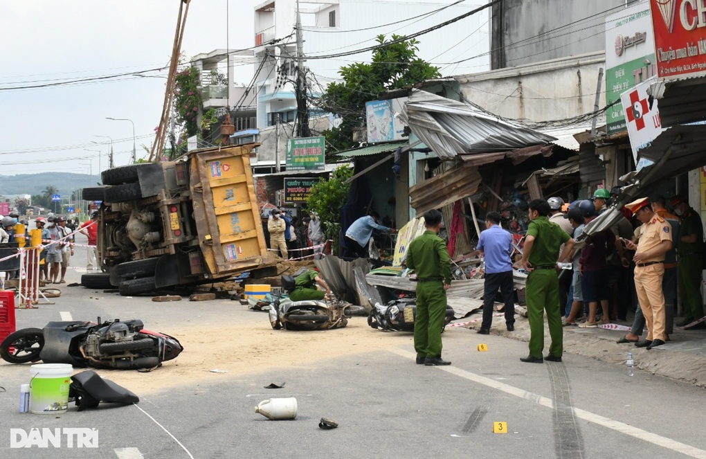 Vụ tai nạn 5 người thương vong ở Quảng Ngãi: Ô tô và xe máy đều có lỗi - 1 Vụ tai nạn 5 người thương vong ở Quảng Ngãi: Ô tô và xe máy đều có lỗi - 1