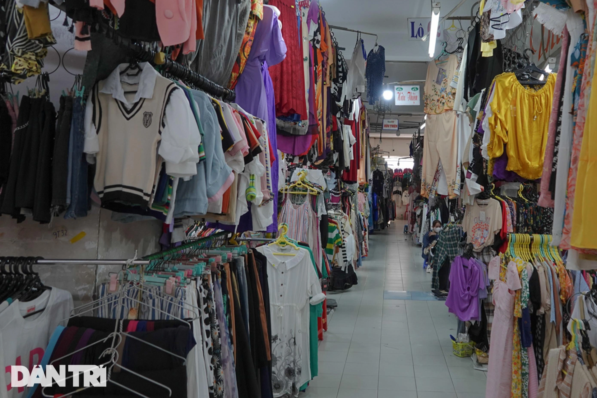 Tiểu thương Cần Thơ đau đầu vì 5 ngày chưa bán nổi chiếc áo - 3 Tiểu thương Cần Thơ đau đầu vì 5 ngày chưa bán nổi chiếc áo - 3