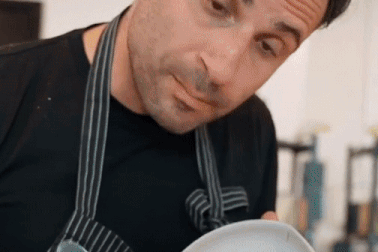 Khách Tây sống ở Việt Nam 7 năm tiết lộ cách làm món mận lắc siêu ngon