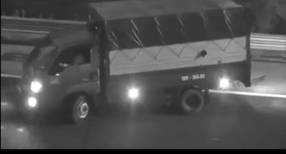 Xử phạt tài xế lùi xe, chạy ngược chiều trên cao tốc Hà Nội - Hải Phòng - 1 Xử phạt tài xế lùi xe, chạy ngược chiều trên cao tốc Hà Nội - Hải Phòng - 1
