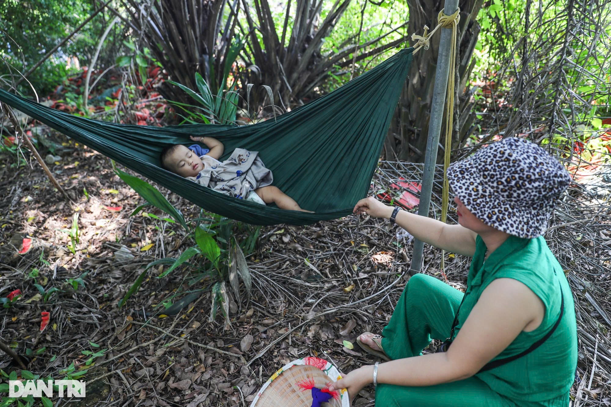 View - Bà Nguyễn Phương Hằng miễn phí vé khiến khu du lịch Đại Nam chật kín người | Báo Dân trí