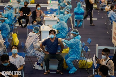 TPHCM: 4 nhóm đối tượng ưu tiên tiêm vắc xin Pfizer, Moderna, Astrazeneca