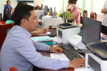 Điều kiện chuyển đổi viên chức thành công chức sau sáp nhập