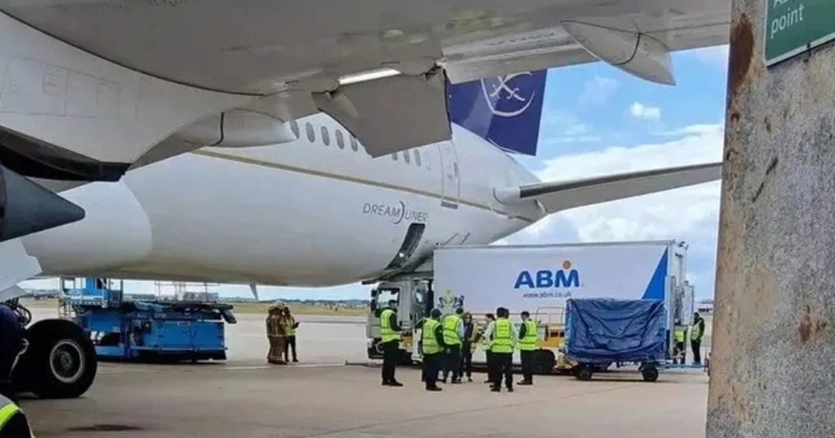 Máy bay bị xe tải đâm thủng bụng: Lỗi sơ đẳng nhưng hậu quả nghiêm trọng