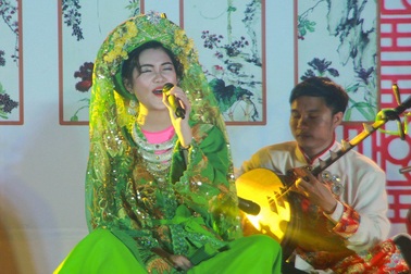 Nữ sinh ước mơ thành ca sĩ giành giải Nhất "Học sinh thanh lịch" THPT Nguyễn Bỉnh Khiêm