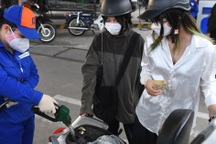 Một số cây xăng ở TPHCM chỉ còn bán dầu do xăng chưa về kịp