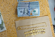 Gã trai lẻn vào nhà dân trộm tập ngoại tệ cùng nhiều trang sức