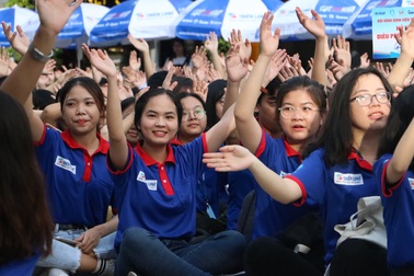 Giới trẻ Sài Gòn hào hứng ngày bắt đầu Tiếp sức mùa thi