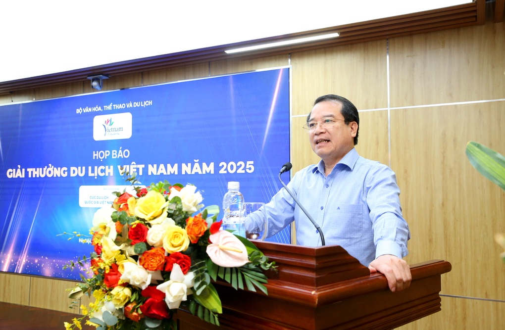 ទេសចរណ៍វៀតណាមងើបឡើងវិញគួរឱ្យកត់សម្គាល់ កំណើនភ្ញៀវទេសចរបរទេសឡើងឈរលើពិភពលោក - ១ Du lịch Việt phục hồi ngoạn mục, tăng trưởng khách ngoại hàng đầu thế giới - 1