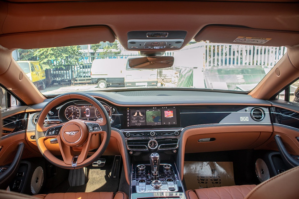 Biệt thự di động Bentley Flying Spur W12 First Edition giá hơn 25 tỷ đồng - 6 Biệt thự di động Bentley Flying Spur W12 First Edition giá hơn 25 tỷ đồng - 6