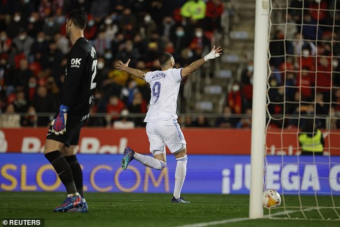 Benzema tỏa sáng, Real Madrid hơn đội nhì bảng đến 10 điểm - 4 Benzema tỏa sáng, Real Madrid hơn đội nhì bảng đến 10 điểm - 4
