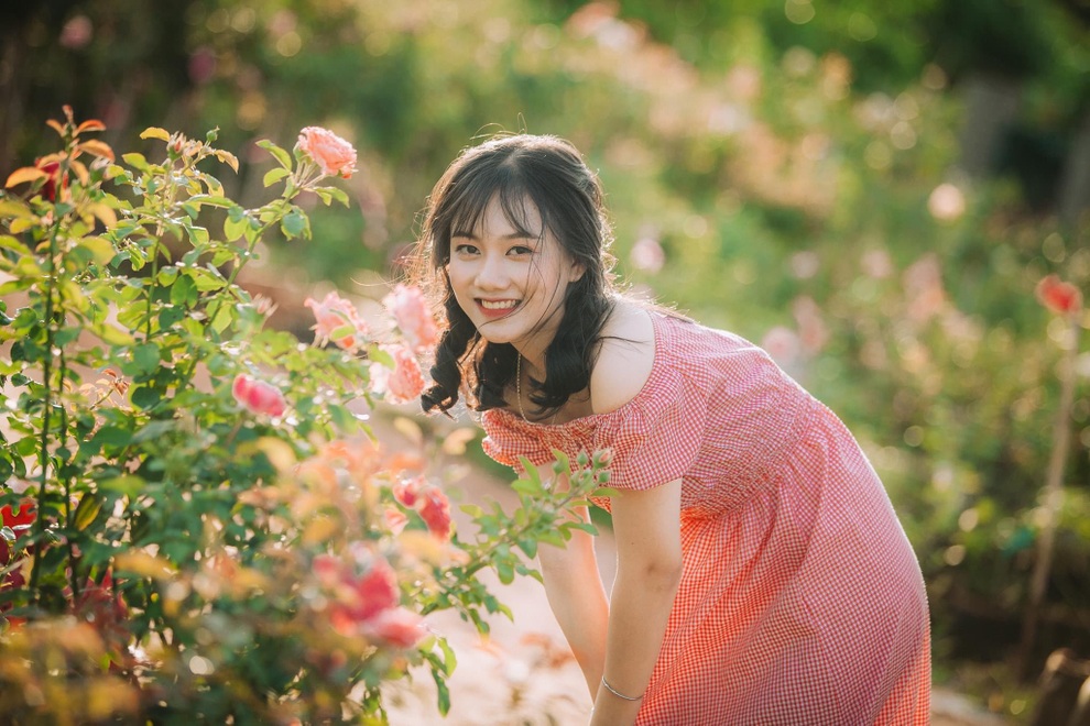 9X Đắk Lắk đánh liều bán ô tô, vay tiền thuê đất, làm vườn hồng 10.000 gốc - 15