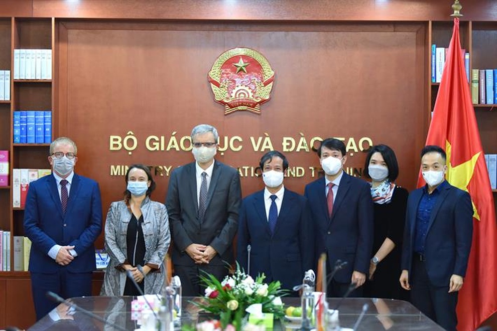 Dành các suất học bổng cho sinh viên Việt Nam sang Pháp học tập - 1