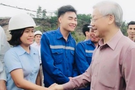 Anh thợ mỏ bất ngờ giơ tay đối thoại với Tổng Bí thư Nguyễn Phú Trọng