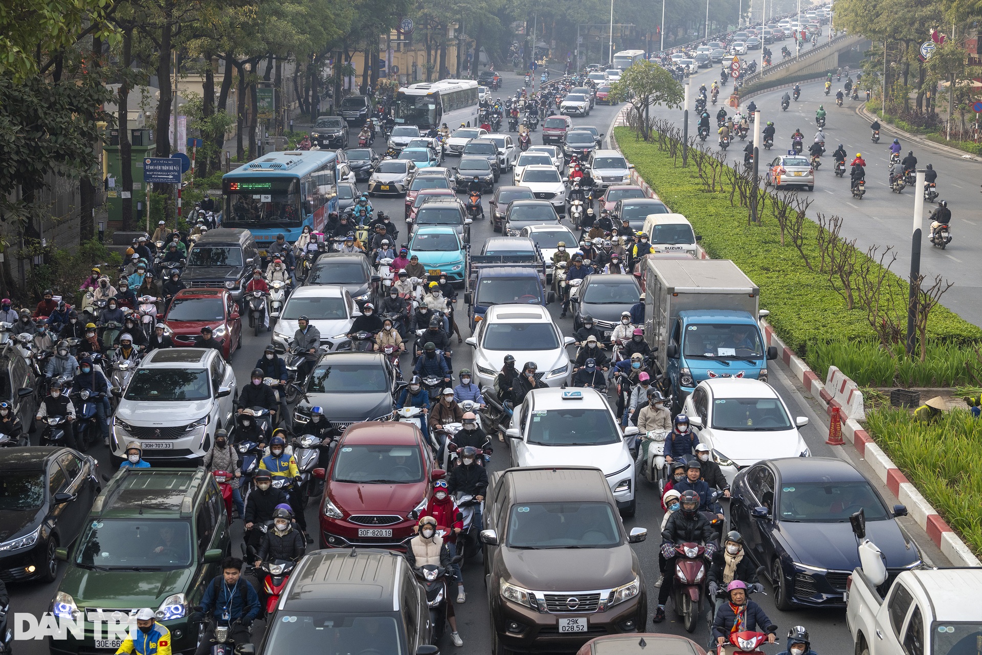 Hình ảnh so sánh trước và sau Tết: Giao thông dễ thở, ùn tắc giảm dần - 1 Hình ảnh so sánh trước và sau Tết: Giao thông dễ thở, ùn tắc giảm dần - 1