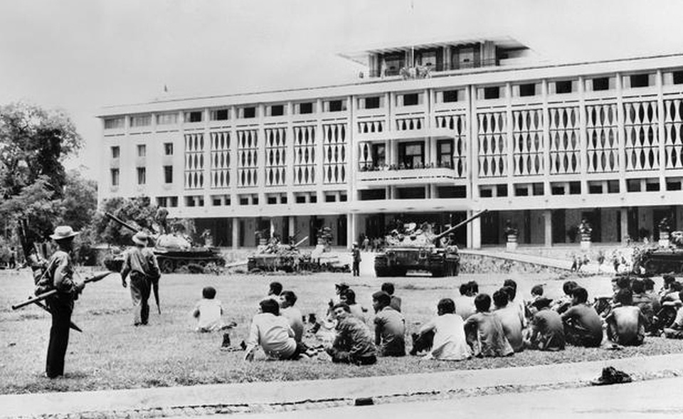 Những khoảnh khắc lịch sử ngày giải phóng Sài Gòn trên báo chí quốc tế - 3 Những khoảnh khắc lịch sử ngày giải phóng Sài Gòn trên báo chí quốc tế - 3