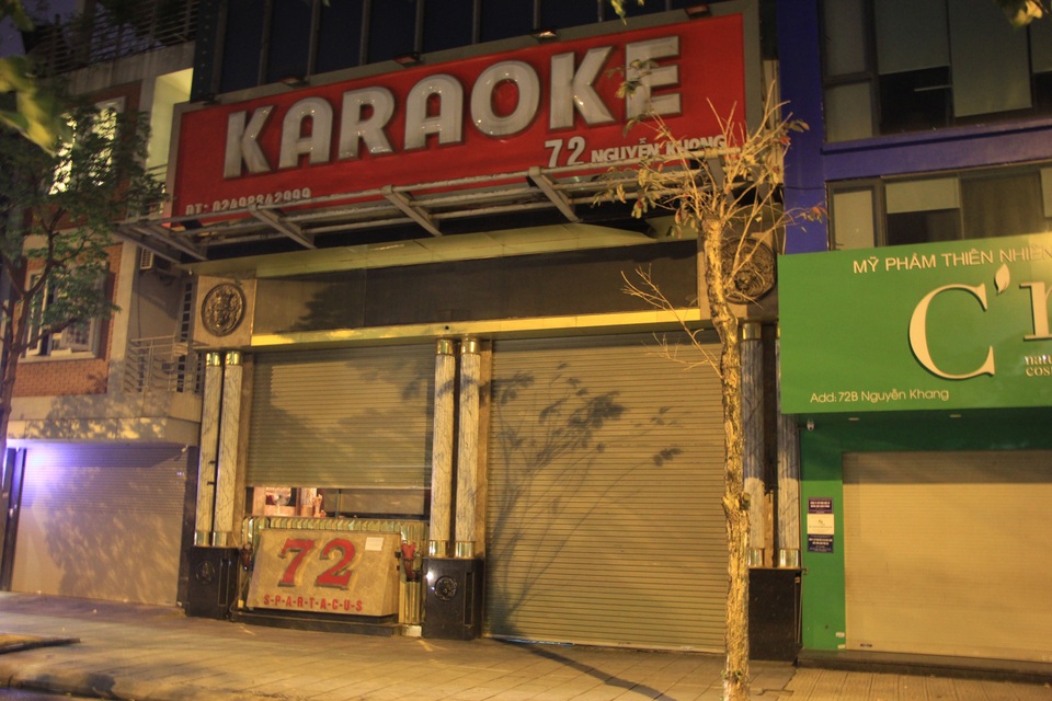 Phố karaoke Hà Nội im lìm, vắng lặng - 5 Phố karaoke Hà Nội im lìm, vắng lặng - 5