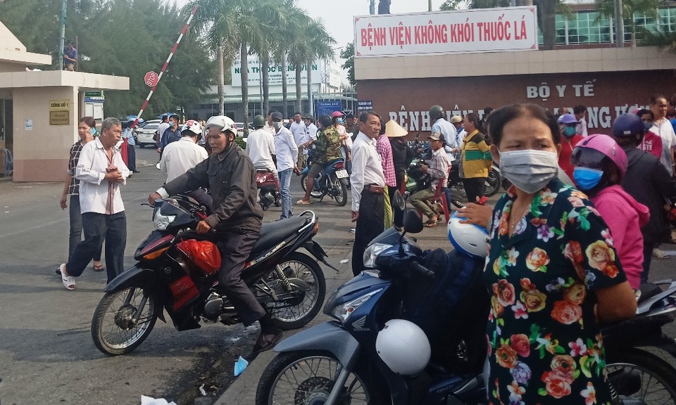 Bị phạt 12,5 triệu đồng vì tung tin người Trung Quốc xếp hàng chờ vào Việt Nam - 3 Bị phạt 12,5 triệu đồng vì tung tin người Trung Quốc xếp hàng chờ vào Việt Nam - 3