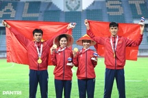 Nhật ký SEA Games 33 ngày 13/12: Karate, điền kinh thắng lớn