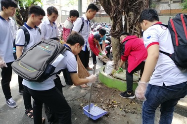 TPHCM: Gần 1.000 HS, SV cam kết không sử dụng ly và ống hút nhựa