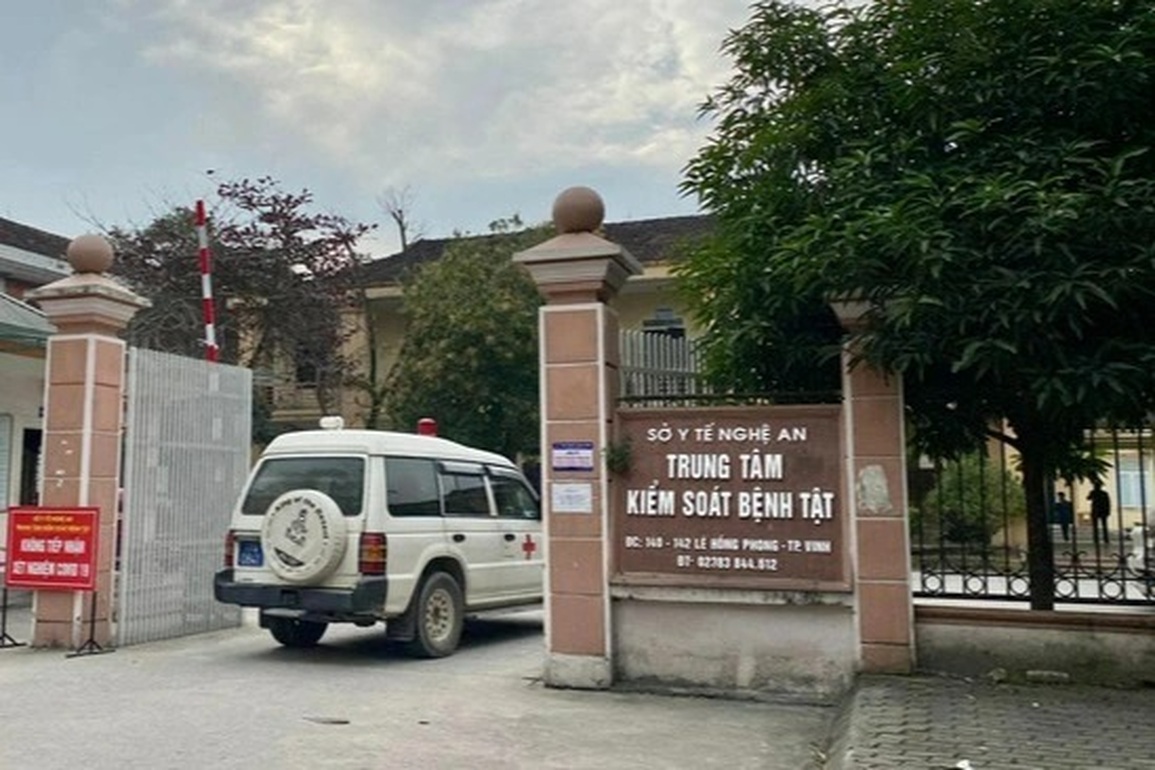 Giám đốc CDC Nghệ An bị khai trừ khỏi Đảng vì sai phạm trong vụ Việt Á - 1 Giám đốc CDC Nghệ An bị khai trừ khỏi Đảng vì sai phạm trong vụ Việt Á - 1