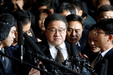 Hàn Quốc chính thức bắt giữ hai trợ lý thân cận của tổng thống