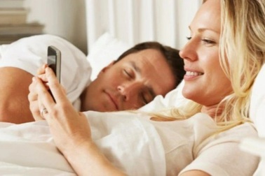 Sự thật về phụ nữ: Cũng lén tìm xem phim cấm như cánh mày râu