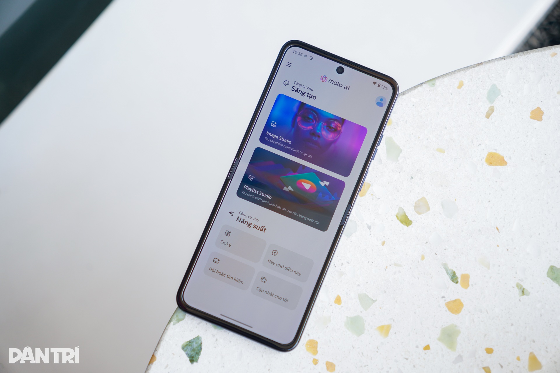Đánh giá Motorola Razr 60: Có gì để đối đầu Samsung Galaxy Z Flip7 FE? - 15