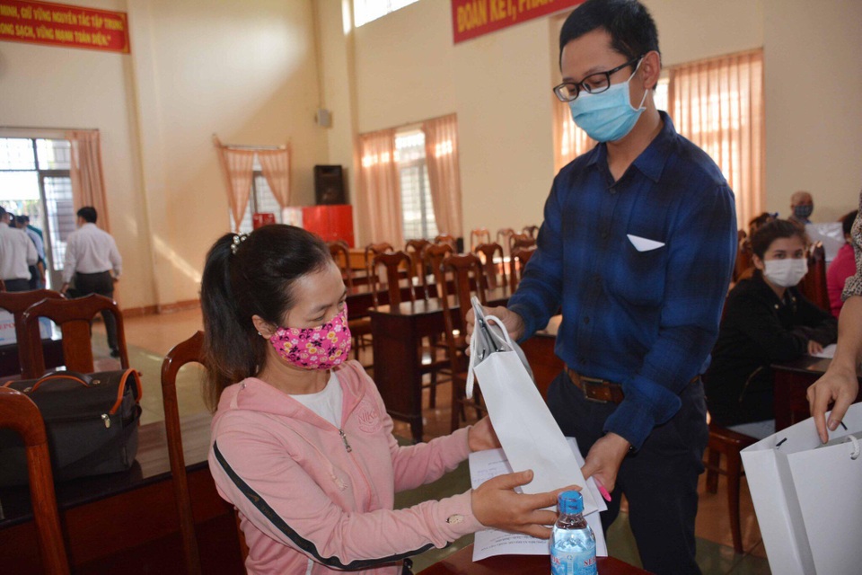 Đắk Lắk: Lập đường dây nóng giải đáp về gói hỗ trợ 62.000 tỷ đồng - 1 Đắk Lắk: Lập đường dây nóng giải đáp về gói hỗ trợ 62.000 tỷ đồng - 1