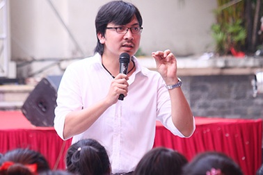 “Giáo sư Xoay”: Giới trẻ nghiện mạng xã hội vì... sợ bị bỏ rơi