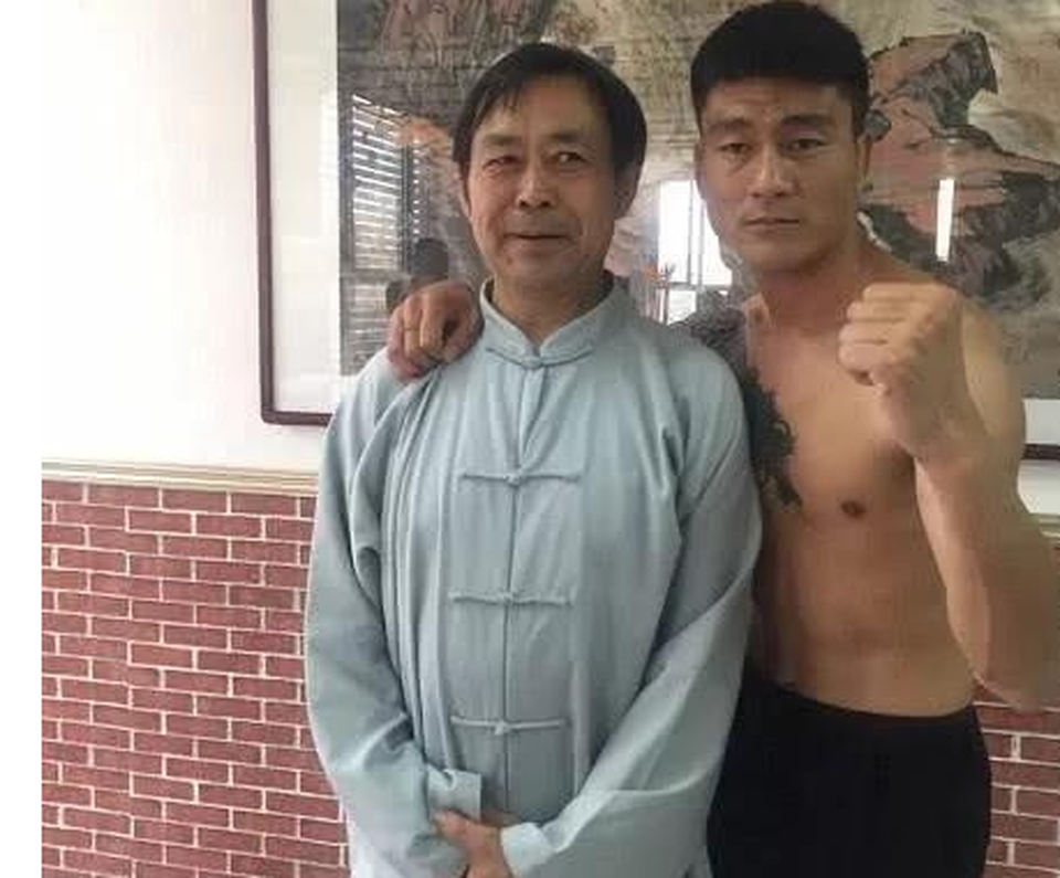 “Xót” sư phụ bị đấm sưng húp mắt, đệ tử của Mã Bảo Quốc tuyên bố trả thù - 1 “Xót” sư phụ bị đấm sưng húp mắt, đệ tử của Mã Bảo Quốc tuyên bố trả thù - 1
