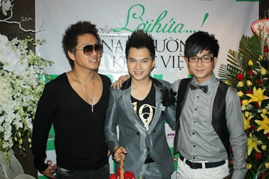 Tuấn Hưng chung vui cùng Nam Cường