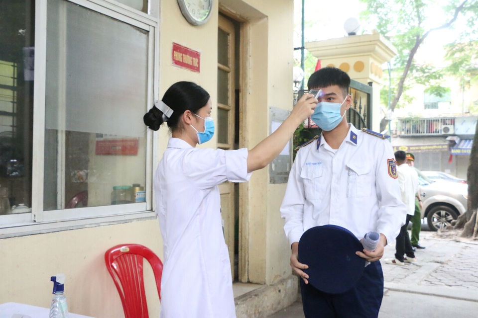 Thi tốt nghiệp THPT đợt 2: Một hội đồng có 7 thí sinh, 18 người phục vụ - 1