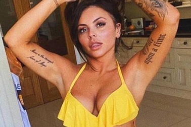 Ở nhà chống dịch, người đẹp đua nhau khoe ảnh áo tắm