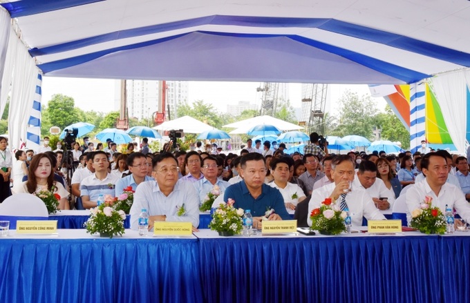 Các đại biểu tham dự buổi lễ.