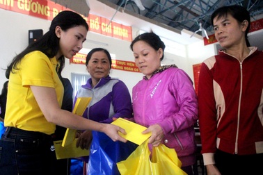 Nam A Bank chung tay ủng hộ bà con vùng tâm bão Damrey