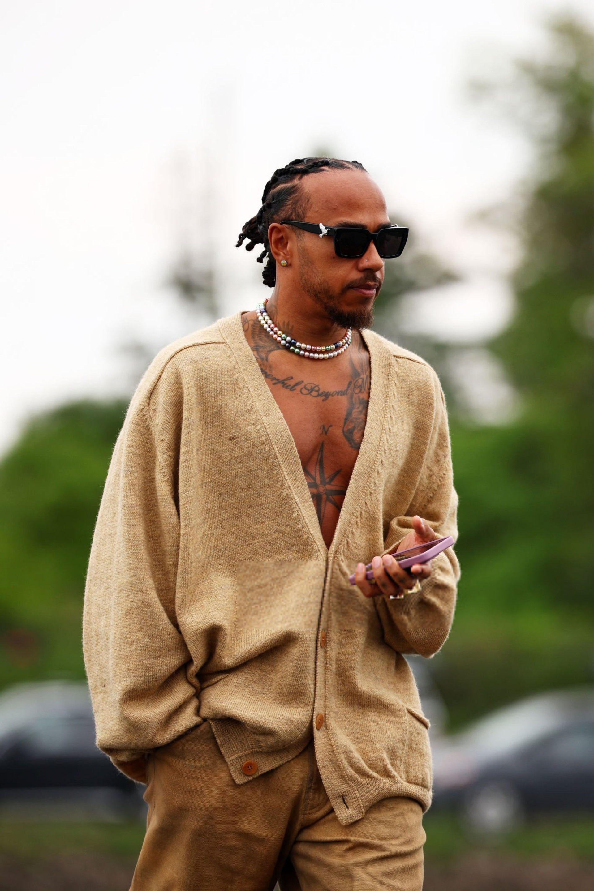 لويس هاميلتون: أيقونة الموضة بمليار دولار خارج حلبة السباق - 9 Lewis Hamilton: Biểu tượng thời trang tỷ đô vượt khỏi giới hạn đường đua - 9