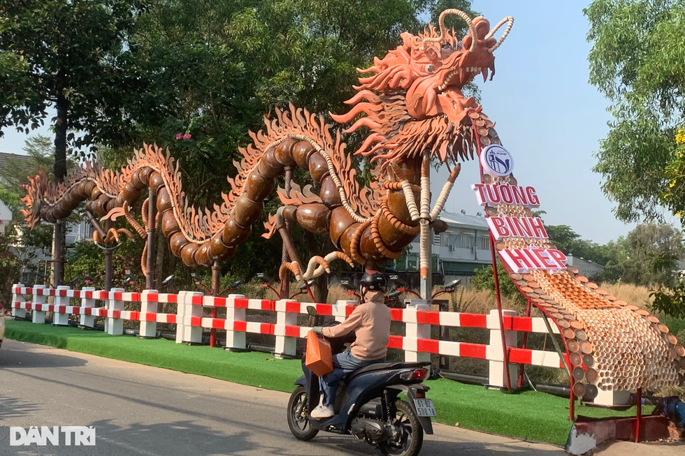 Linh vật rồng khắp cả nước: Nơi được khen thần thái, nơi bị chê giống giun - 6 Linh vật rồng khắp cả nước: Nơi được khen thần thái, nơi bị chê giống giun - 6