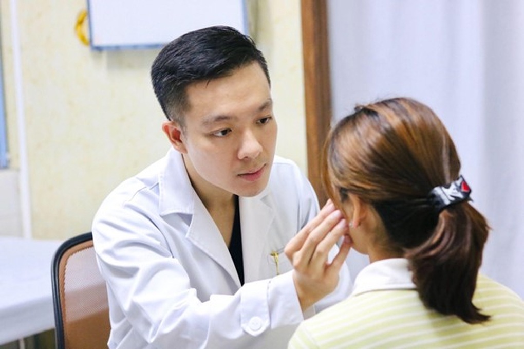 Hà Nội: Nữ sinh không mở được mắt vì làm chuột bạch cắt mí - 1 Hà Nội: Nữ sinh không mở được mắt vì làm chuột bạch cắt mí - 1