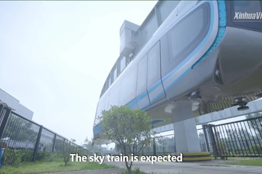 Tàu treo trên đường ray "lộn ngược" đầu tiên của Trung Quốc hoạt động