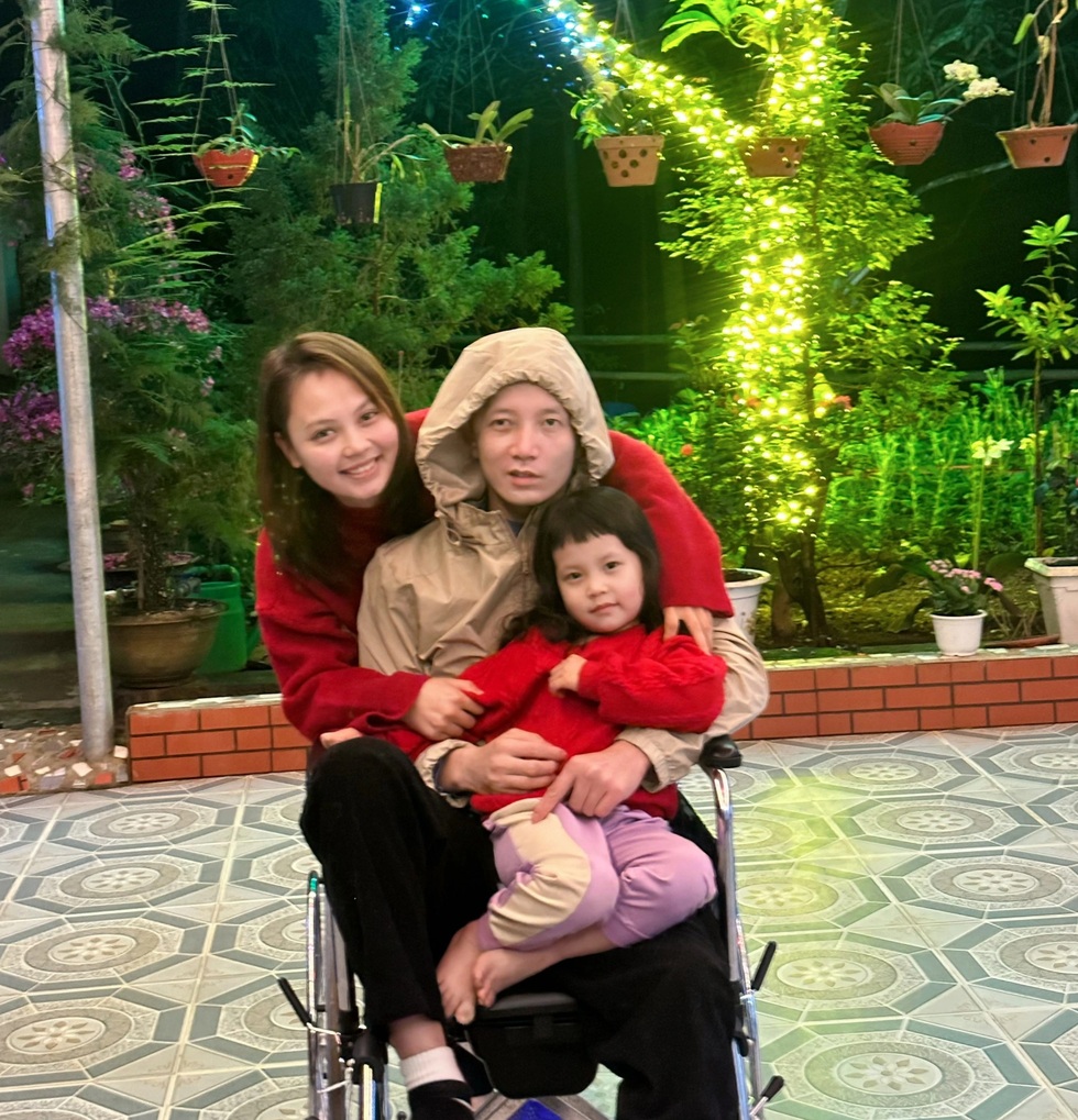 8 tháng kéo chồng trở về từ cửa tử của người vợ trẻ ở Ninh Bình - 8 8 tháng kéo chồng trở về từ cửa tử của người vợ trẻ ở Ninh Bình - 8