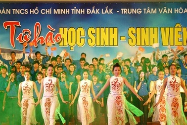 Tuyên dương “Sinh viên 5 tốt”, trao học bổng tới nhiều HS, SV khó khăn