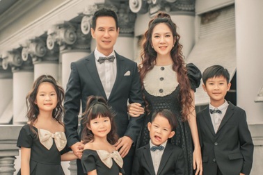 Vợ chồng Lý Hải - Minh Hà tung ảnh gia đình 6 thành viên sau 10 năm kết hôn