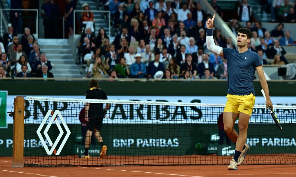 Sinner đối đầu Alcaraz ở bán kết Roland Garros - 2