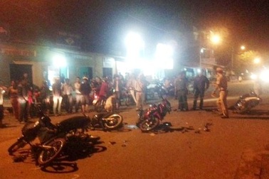 5 xe máy tông nhau liên hoàn