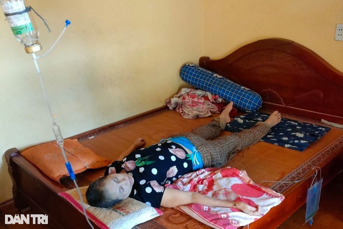 Tai ương dồn dập, chàng trai hiếu thảo bỏ hết ước mơ, bán nhà cứu mẹ - 1 Tai ương dồn dập, chàng trai hiếu thảo bỏ hết ước mơ, bán nhà cứu mẹ - 1