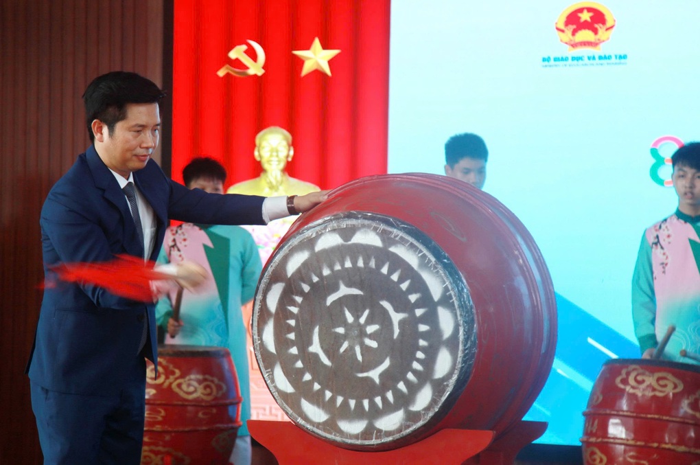 Lễ khai giảng ở ngôi trường mang tên cố Tổng Bí thư Đỗ Mười - 1 Lễ khai giảng ở ngôi trường mang tên cố Tổng Bí thư Đỗ Mười - 1