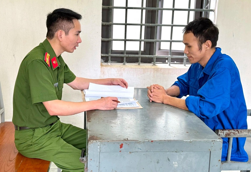 Khởi tố 2 đối tượng thu tiền của nhiều tài xế xe tải để “bao luật” - 1 Khởi tố 2 đối tượng thu tiền của nhiều tài xế xe tải để “bao luật” - 1