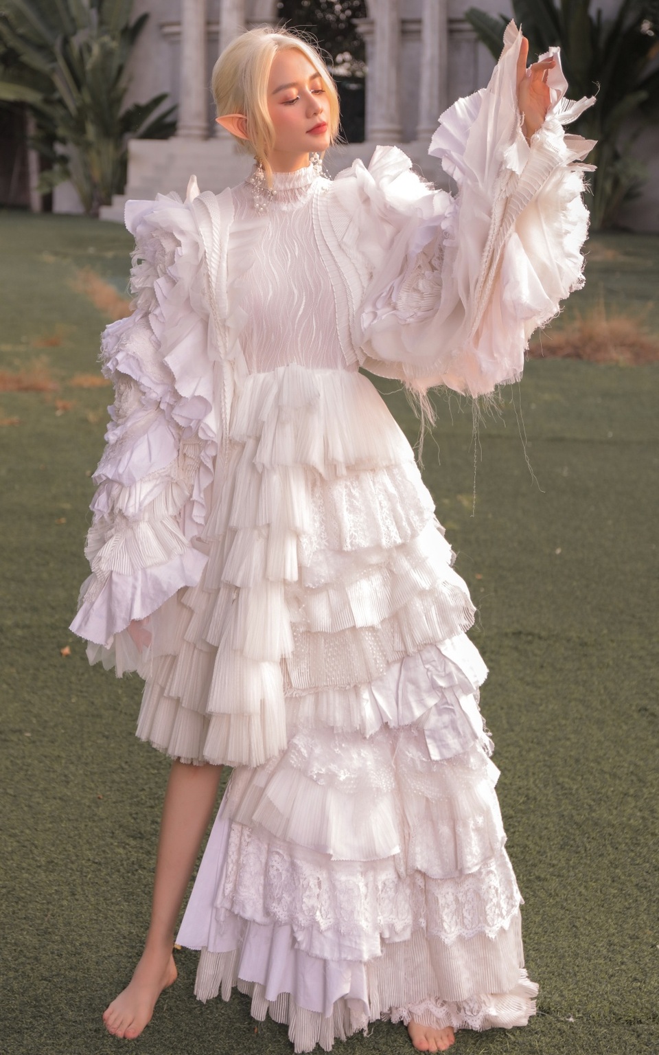 Thiều Bảo Trang gây bất ngờ với hình ảnh nàng tiên tộc tóc trắng - 6 Thiều Bảo Trang gây bất ngờ với hình ảnh nàng tiên tộc tóc trắng - 6