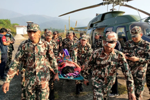 Động đất rung chuyển Nepal, ít nhất 128 người chết